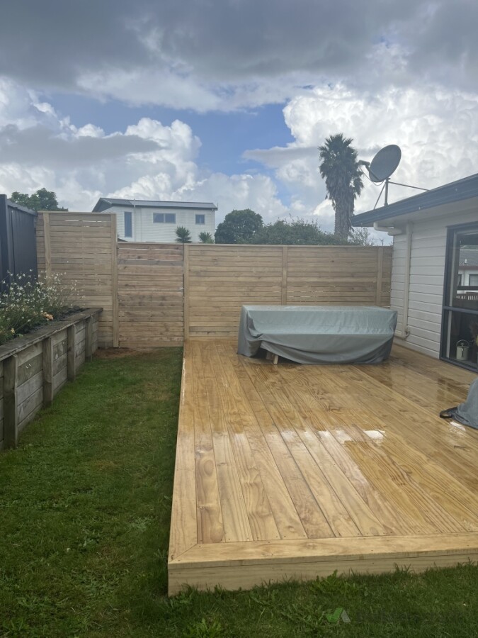 Small deck, big difference! 🔨🌿 A neat little outdoor upgrade featuring a new timber deck and a 1.8m high privacy slat screen with a matching gate.  A simple design that adds privacy, shelter and a great usable outdoor space.