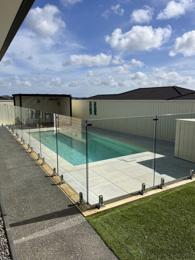 Pool Area Transformation 🏊‍♂️🔨  This project was a complete upgrade to an existing pool area. The original tiling wasn’t installed correctly, so we removed and relaid the existing tiles and added new tiling around the pool.  We also built a new retainin