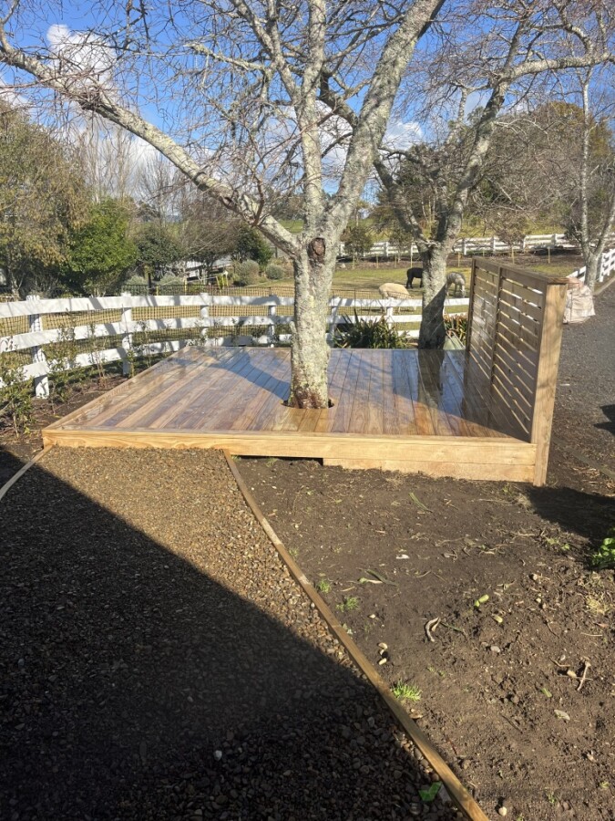 A beautiful little outdoor transformation 🌿🔨  This project features a pine timber deck built around an existing tree, turning it into a natural feature and giving the space a unique finish.  We also added a 1.2m high privacy slat fence and created a sto