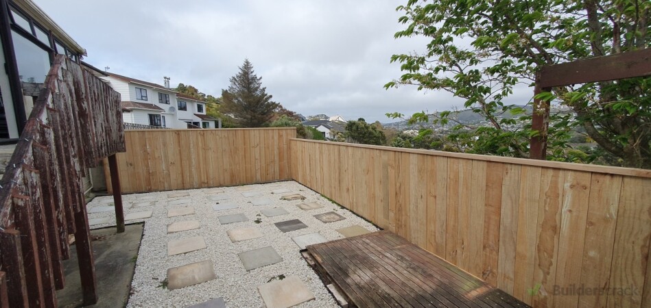 New rear courtyard fencing
