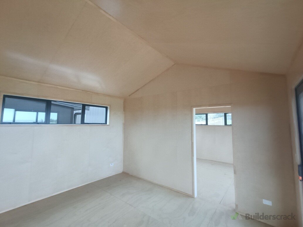 Interior varnishing