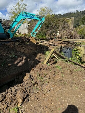 Ground leveling for retaining wall and graveled terrace