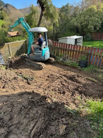 Ground leveling for retaining wall and graveled terrace