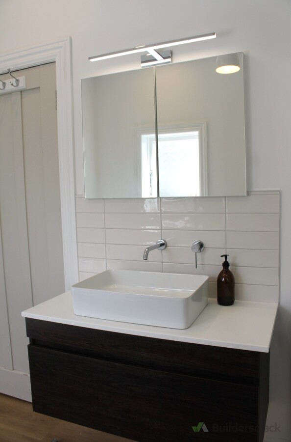 Bathroom fit off