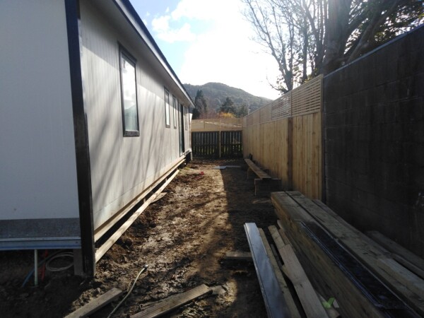 New fence to match in with existing with privacy screens