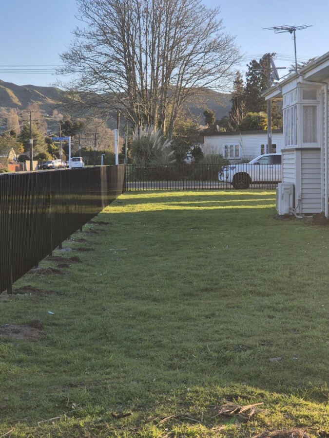1.3m aluminium panel fencing with matching black aluminium posts Te Kuiti