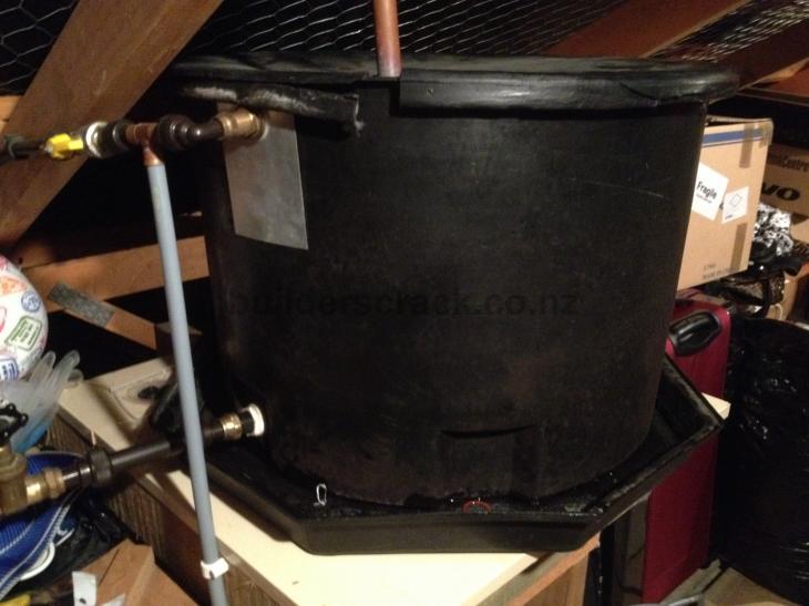 Fix a leaking header tank ( 60374) Builderscrack