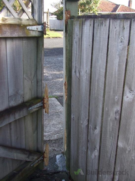 Replace gate. ( 271116) Builderscrack