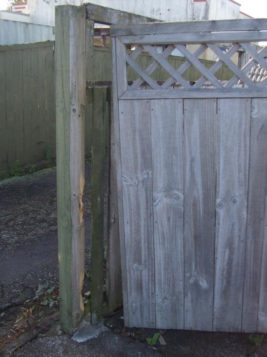 Replace gate. ( 271116) Builderscrack