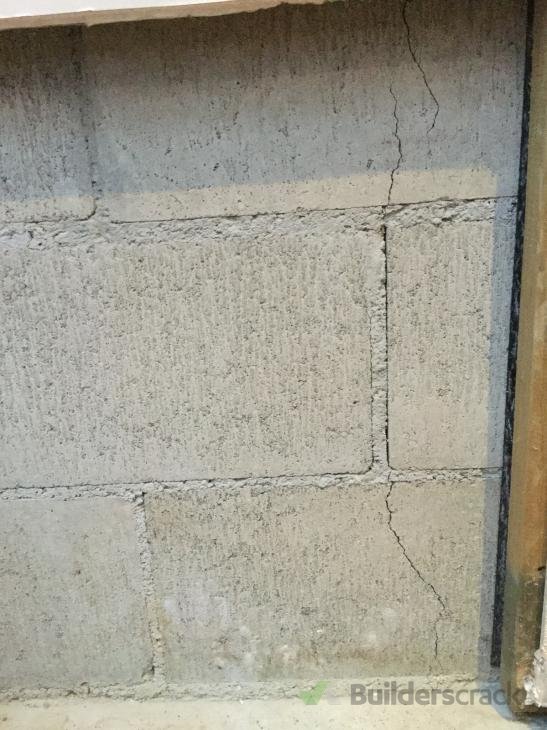 Concrete block crack. Epoxy repair. (# 285220) | Builderscrack