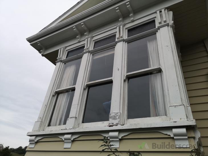 Window sill painting (outside) ( 294061) Builderscrack