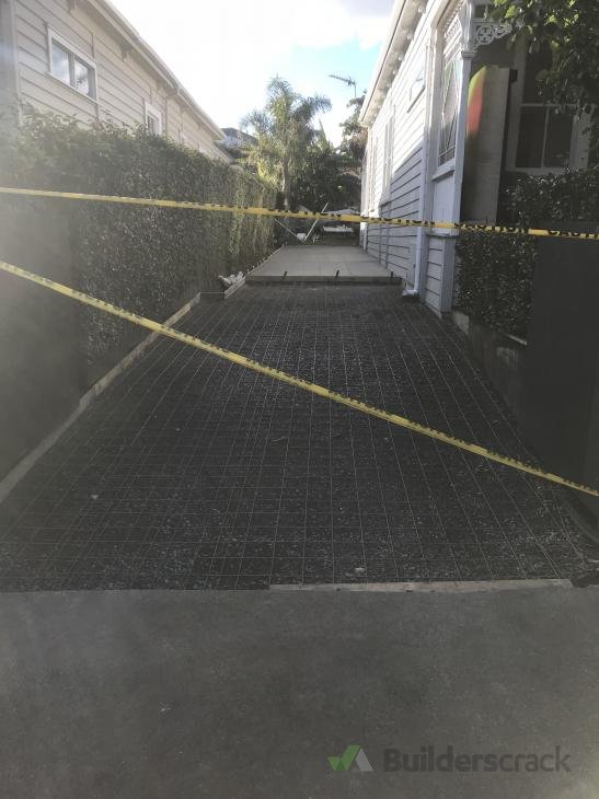 Concrete driveway ( 280590) Builderscrack