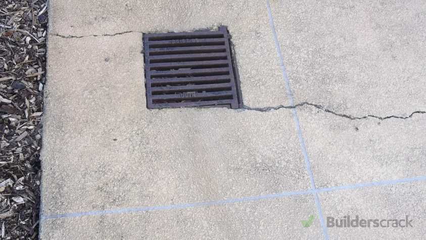 Cracked concrete (# 303872) | Builderscrack