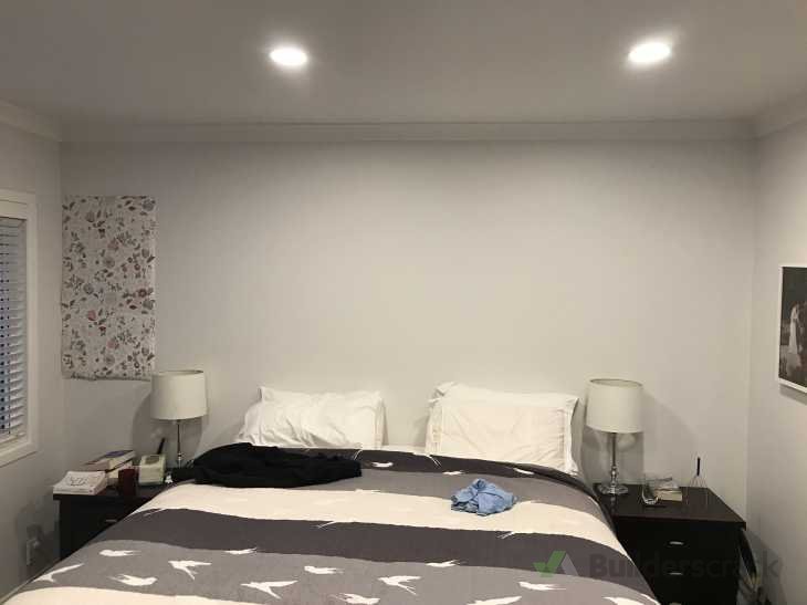 Bedroom wallpapering - feature wall (# 309702) | Builderscrack