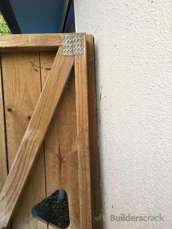 Fix a gate that wont close ( 348848) Builderscrack