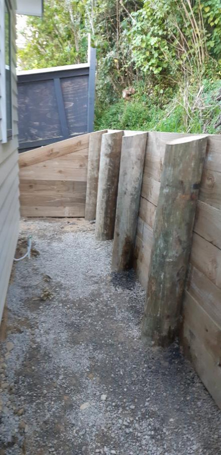 Engineered retaining wall