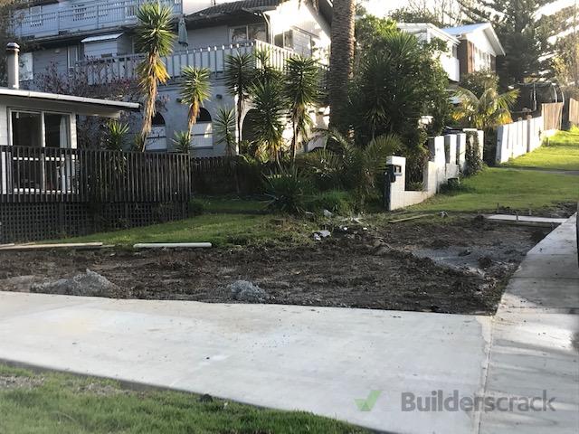 Reinstate Berm and front yard (#390685) | Builderscrack