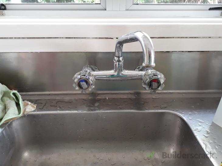 builders kitchen taps        
        <figure class=