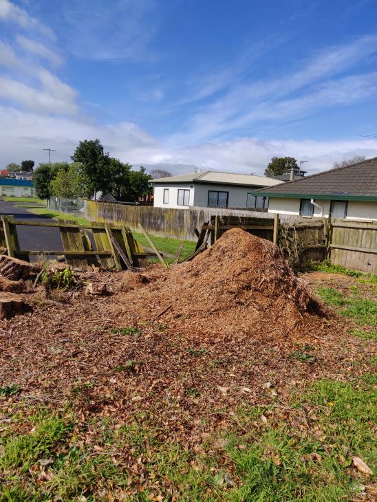 Mulch removal and disposing ( 399884) Builderscrack