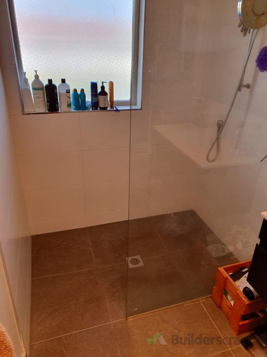 Shower renewal regrout, clean, caulking ( 402077) Builderscrack