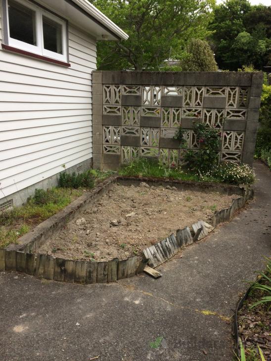 Replace front garden with lawn (# 417954) | Builderscrack