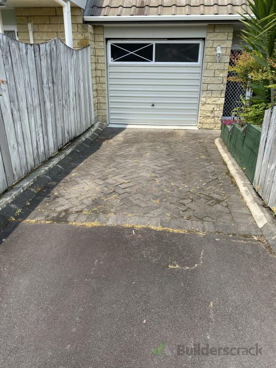 Concrete driveway (# 421706) | Builderscrack
