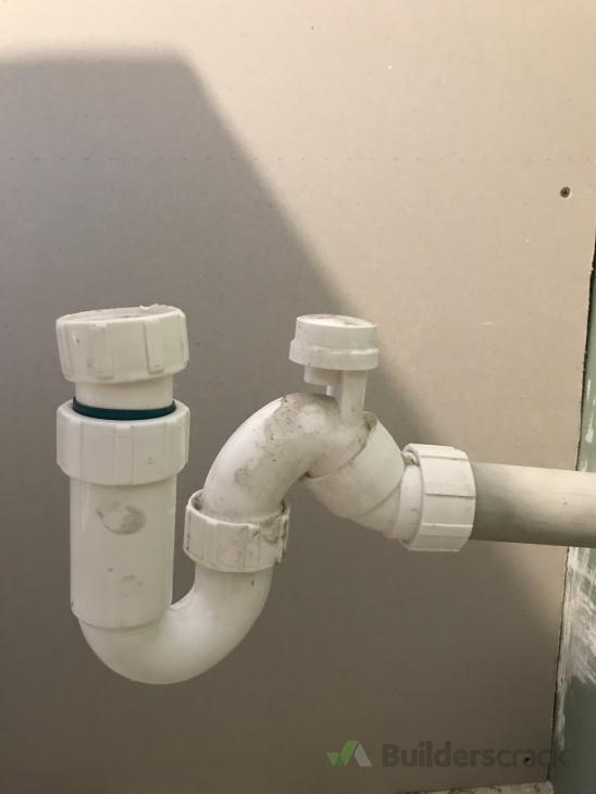 Laundry plumbing fitting replacement/repair ( 422332) Builderscrack