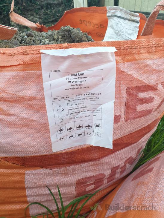 Hiab dirt removal 2x 1m3 bags ( 422777) Builderscrack