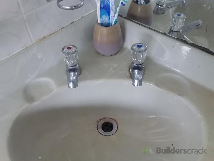 Change of taps ( 432129) Builderscrack