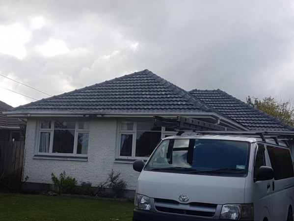 Roof repairs and paint bryndwr