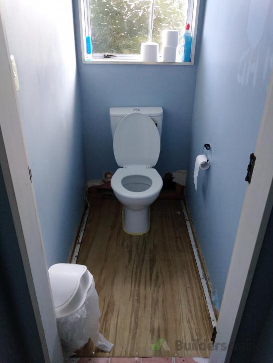 Bathroom and toilet tiling ( 481331) Builderscrack