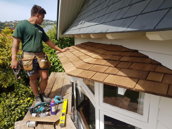 Repairing a shingle bay window