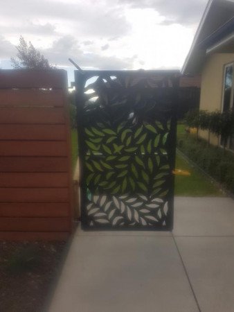 A new kwila fence and decorative gate