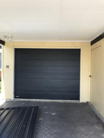 Single Sectional door in Windsor grey