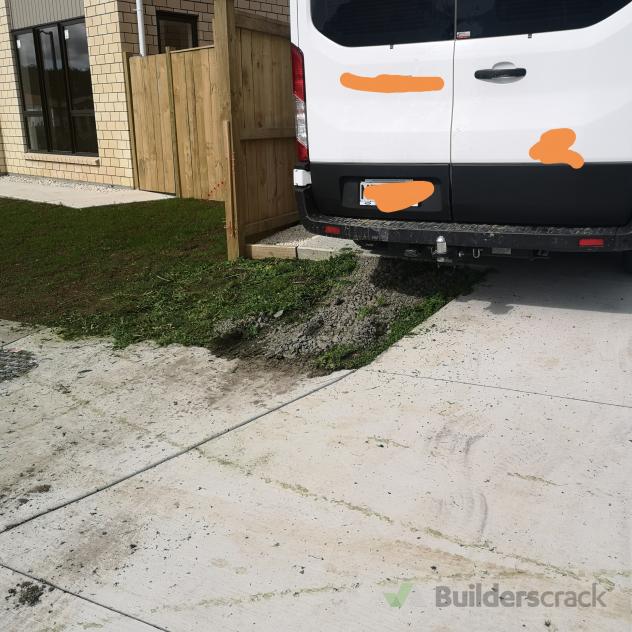 concreting-front-house-513304-builderscrack