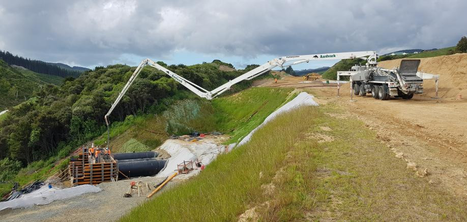 Concrete pour on Transmission Gully