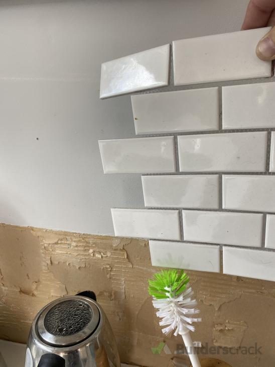 Plasterboard/tiling/flooring ( 521602) Builderscrack