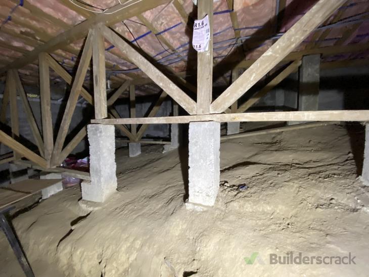 Ground moisture barrier installation ( 544571) Builderscrack