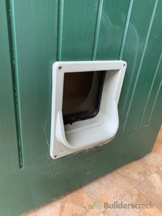 Change cat door 2 ( 550630) Builderscrack