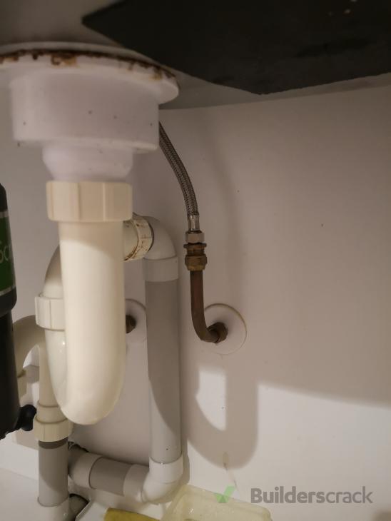 Leaking Kitchen Sink ( 555231) Builderscrack