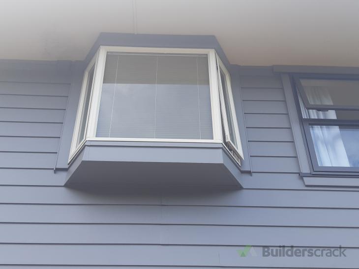 Paint garage door + aluminium window (# 556575) | Builderscrack