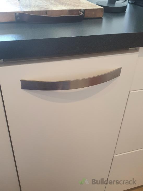 My Rubbish Bin needs throwing in the Rubbish and replacing ( 559133