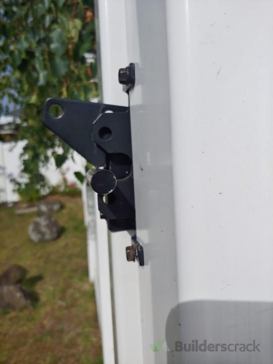 Fixing a fallen and misaligned PVC gate ( 563097) Builderscrack