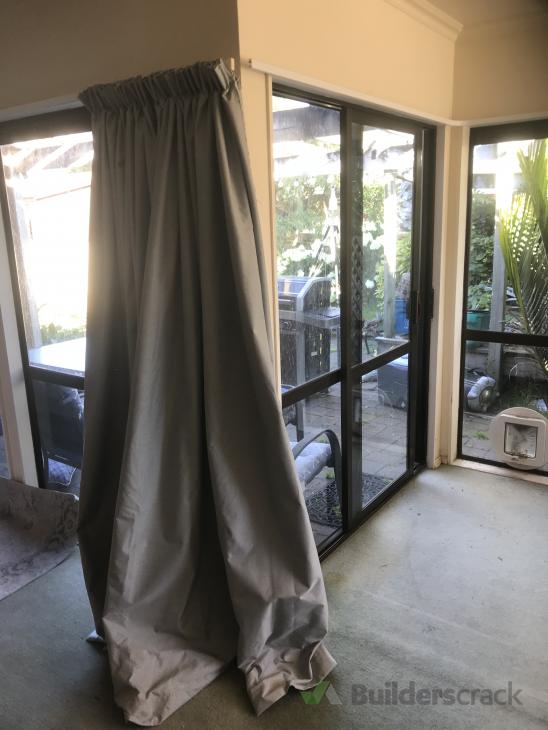 Hemming curtains ( 568462) Builderscrack