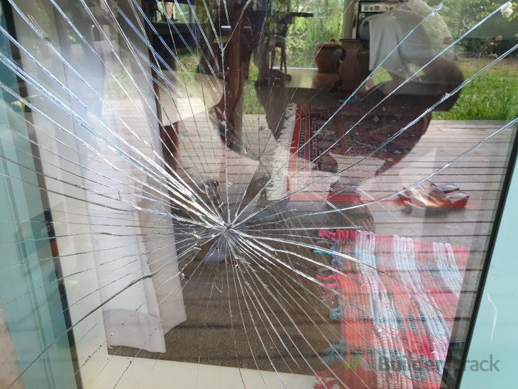 Singlr glazed glass replacement ( 568755) Builderscrack