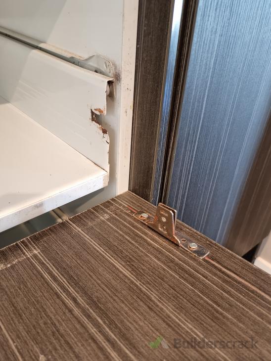 Reattach kitchen drawer faceplate ( 570201) Builderscrack