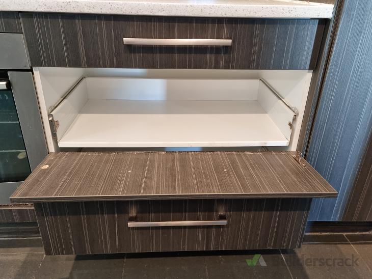 Reattach kitchen drawer faceplate ( 570201) Builderscrack