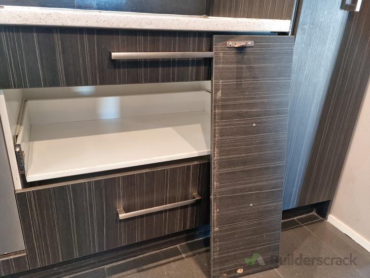 Reattach kitchen drawer faceplate ( 570201) Builderscrack