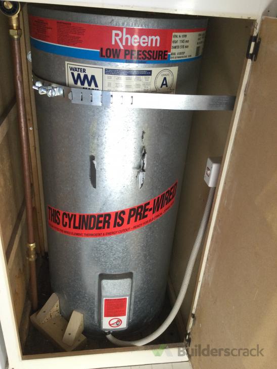 Hot water cylinder has no hot water ( 575830) Builderscrack
