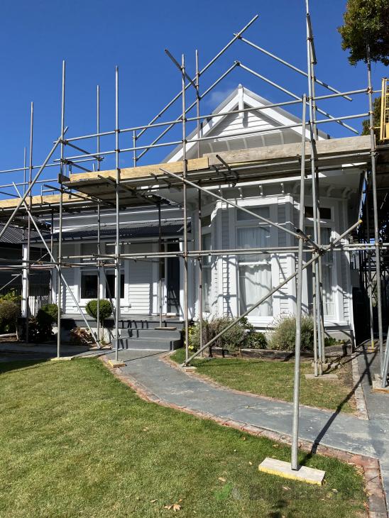 Scaffolding for painting roof of a villa ( 564728) Builderscrack